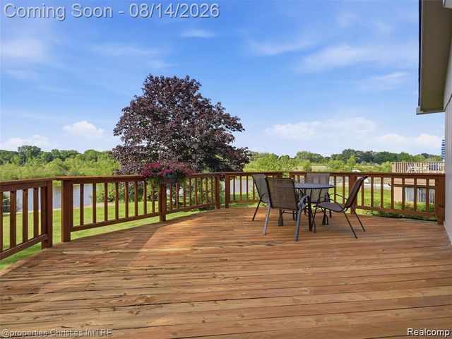 1721 Imperial Drive, Highland, MI 48356