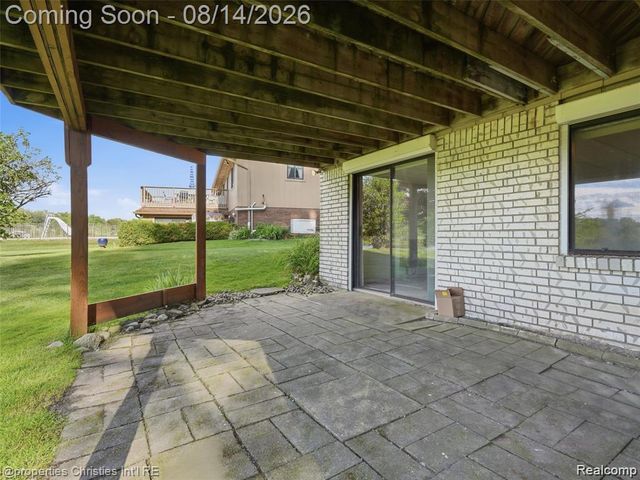1721 Imperial Drive, Highland, MI 48356