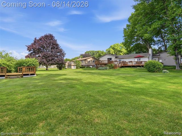 1721 Imperial Drive, Highland, MI 48356