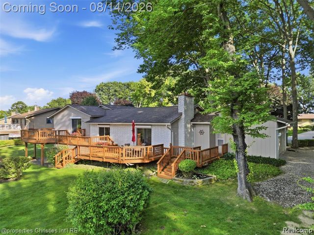 1721 Imperial Drive, Highland, MI 48356