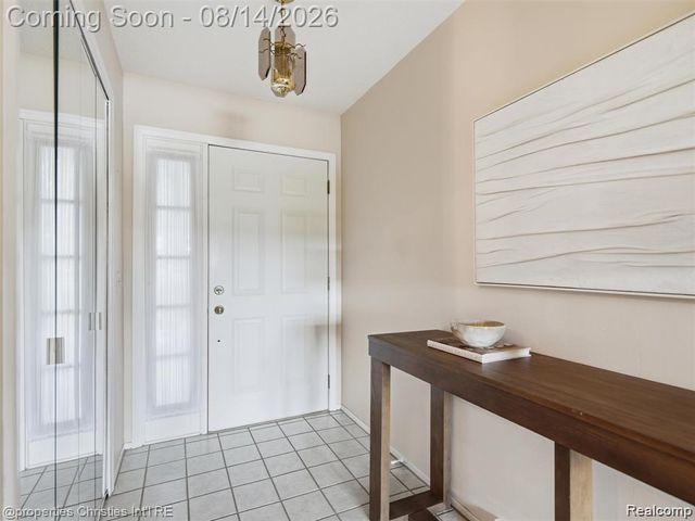 1721 Imperial Drive, Highland, MI 48356