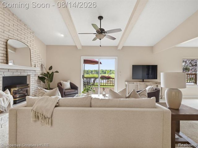 1721 Imperial Drive, Highland, MI 48356