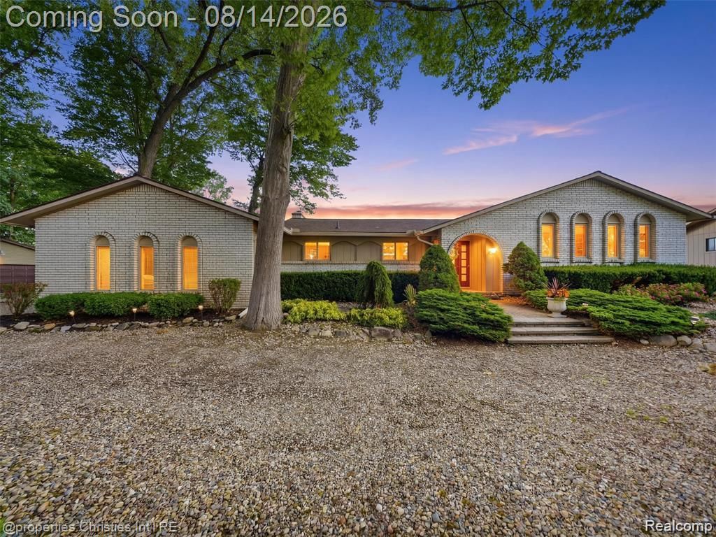 1721 Imperial Drive, Highland, MI 48356