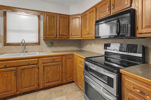 3312 Effingham Street, Manhattan, KS 66503