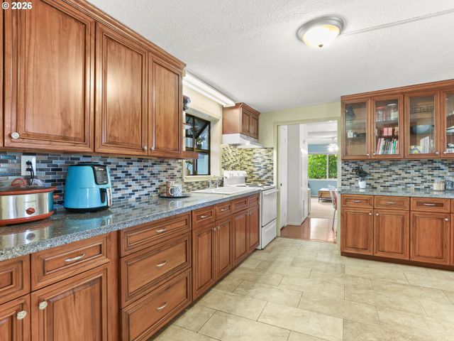 7355 Se FRANCES St, Hillsboro, OR 97123