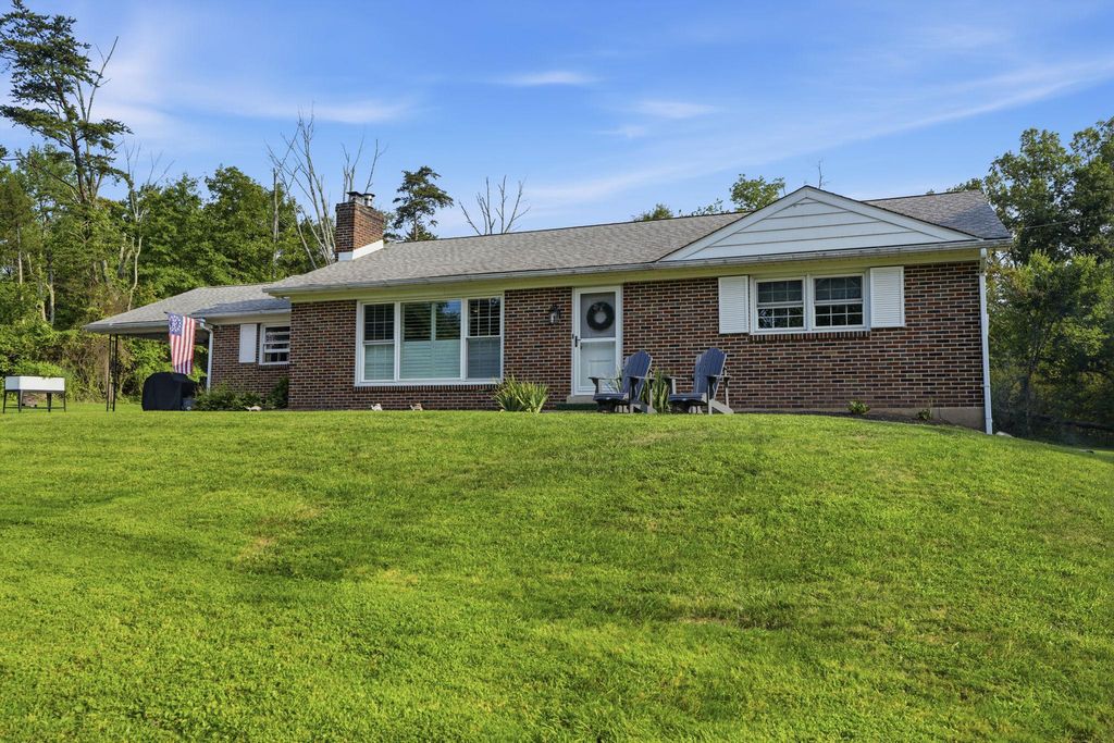 2050 PRICE RD, PENNSBURG, PA 18073 — photo 3