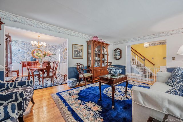 8 Whisper Lane, Smithtown, NY 11787