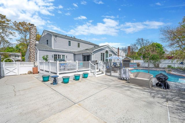 8 Whisper Lane, Smithtown, NY 11787