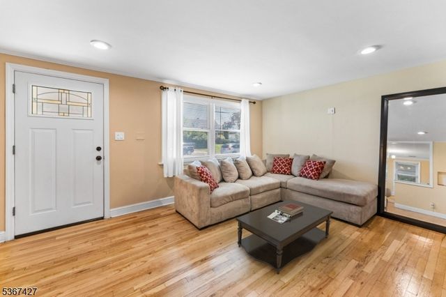 837 Keep St, Linden City, NJ 07036