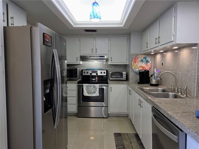 285 107TH AVENUE 505, Treasure Island, FL 33706