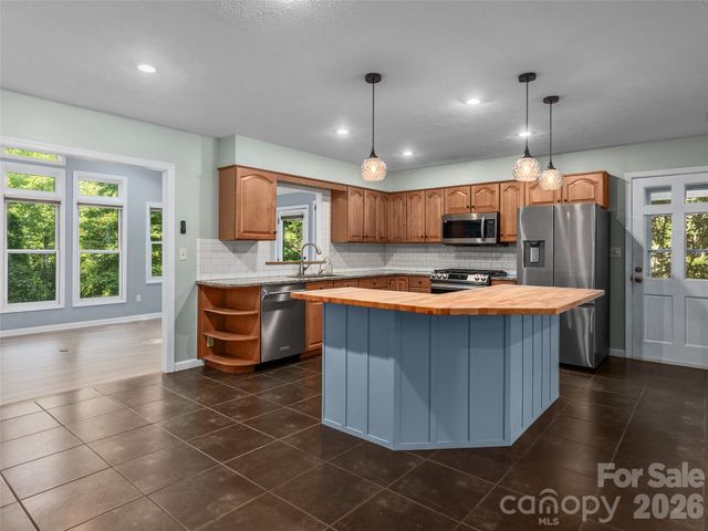 921 Indian Hill Road, Hendersonville, NC 28791