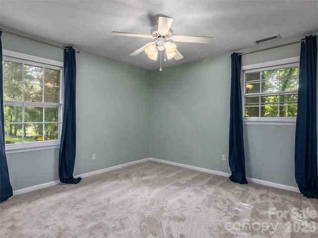921 Indian Hill Road, Hendersonville, NC 28791