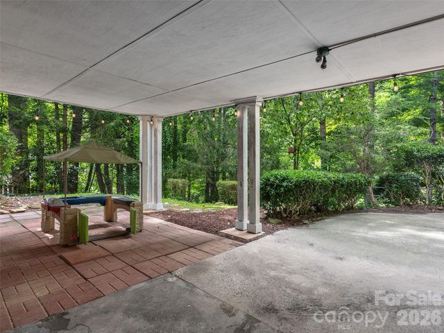 921 Indian Hill Road, Hendersonville, NC 28791