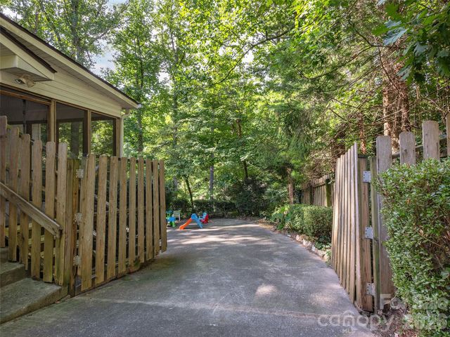 921 Indian Hill Road, Hendersonville, NC 28791