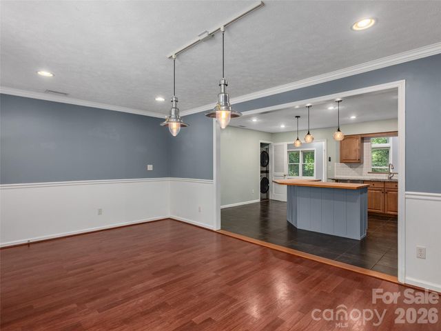 921 Indian Hill Road, Hendersonville, NC 28791
