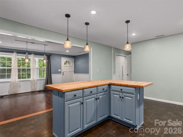 921 Indian Hill Road, Hendersonville, NC 28791