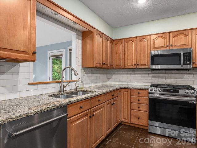 921 Indian Hill Road, Hendersonville, NC 28791