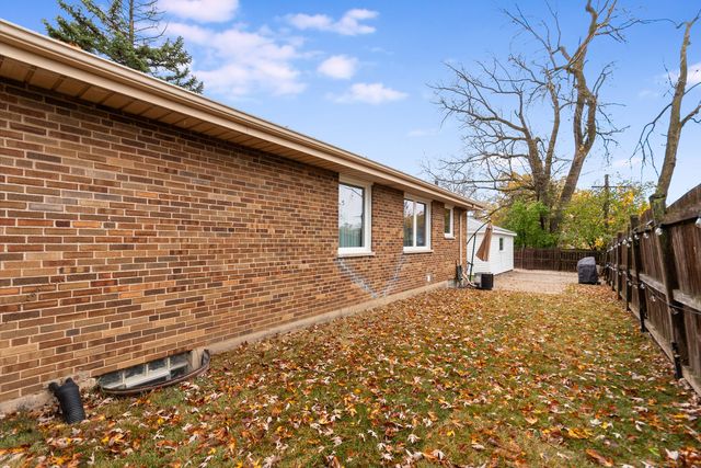 138 W Janice Lane, Addison, IL 60101