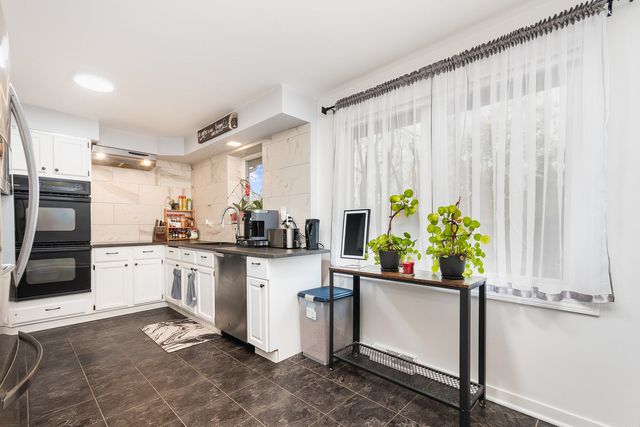 138 W Janice Lane, Addison, IL 60101