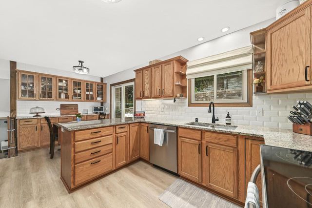 2909 Berkshire COURT, Waukesha, WI 53188
