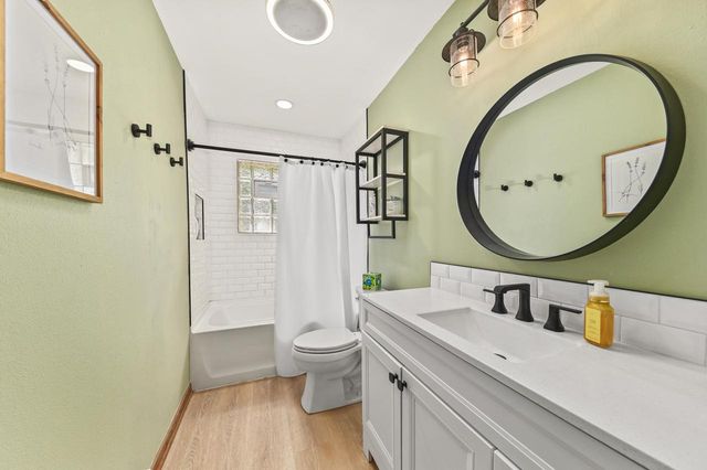 2909 Berkshire COURT, Waukesha, WI 53188