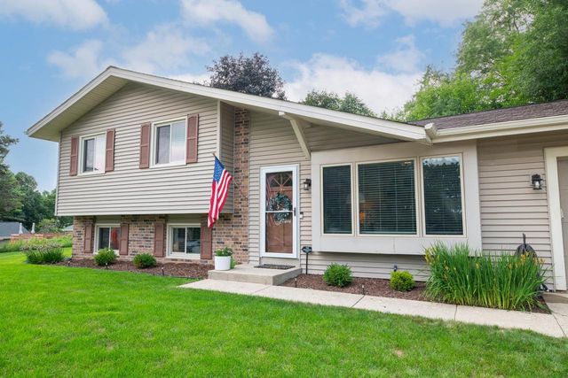 2909 Berkshire COURT, Waukesha, WI 53188