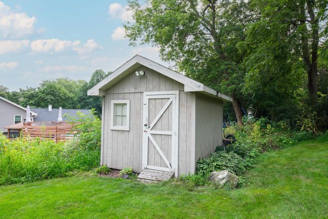 2909 Berkshire COURT, Waukesha, WI 53188