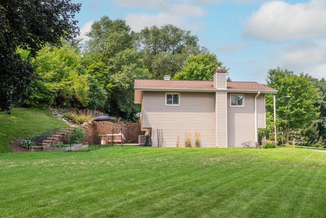 2909 Berkshire COURT, Waukesha, WI 53188