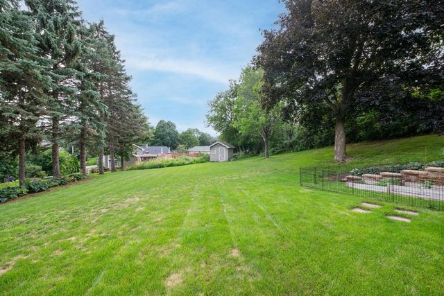 2909 Berkshire COURT, Waukesha, WI 53188
