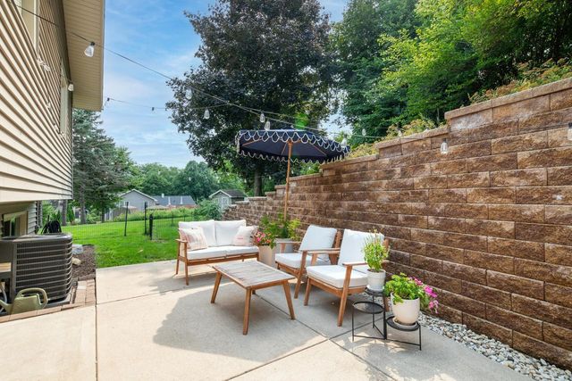 2909 Berkshire COURT, Waukesha, WI 53188