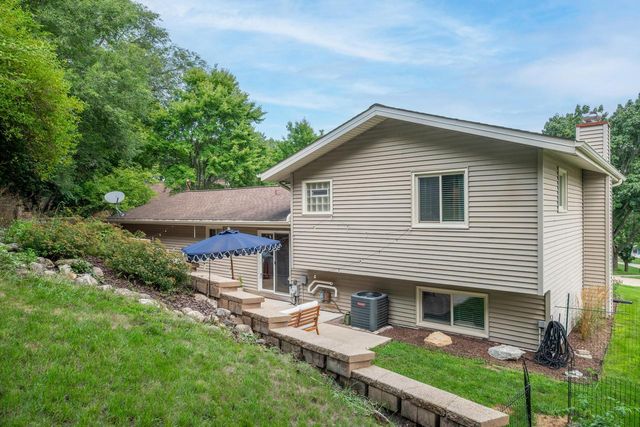 2909 Berkshire COURT, Waukesha, WI 53188