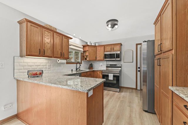 2909 Berkshire COURT, Waukesha, WI 53188
