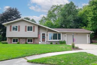 2909 Berkshire COURT, Waukesha, WI 53188