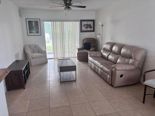 2213 NE 1st Court 103, Boynton Beach, FL 33435