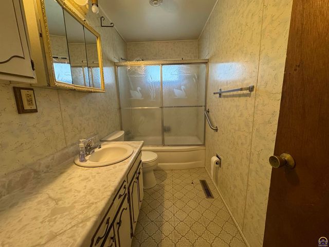 5236 SW 27th ST, Topeka, KS 66523