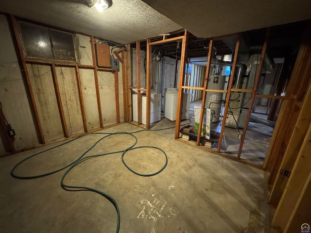 5236 SW 27th ST, Topeka, KS 66523