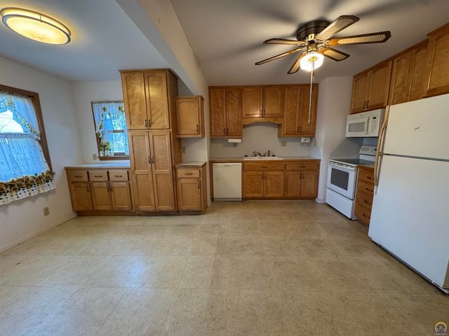 5236 SW 27th ST, Topeka, KS 66523