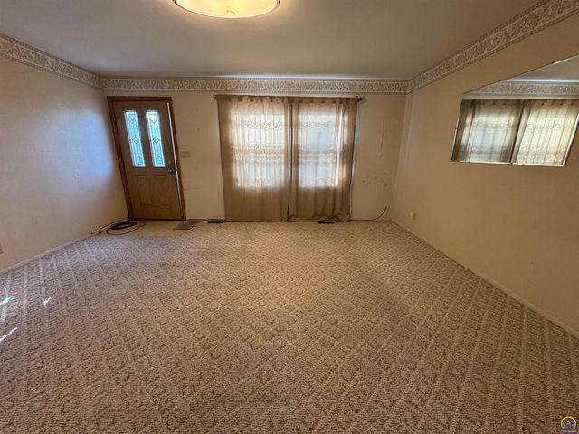 5236 SW 27th ST, Topeka, KS 66523