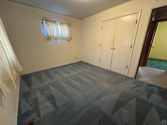 5236 SW 27th ST, Topeka, KS 66523