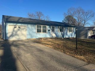 5236 SW 27th ST, Topeka, KS 66523
