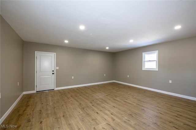 12274 Ridge Rd, North Royalton, OH 44133