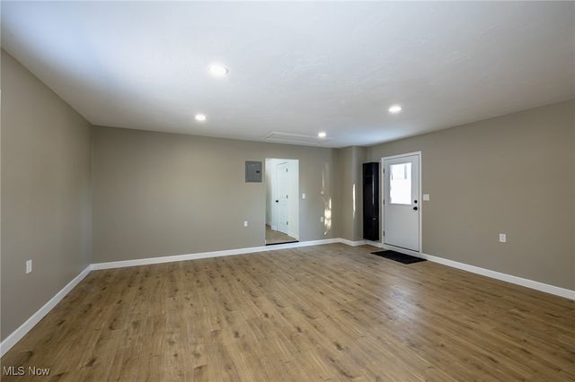 12274 Ridge Rd, North Royalton, OH 44133