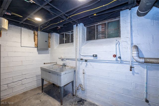 12274 Ridge Rd, North Royalton, OH 44133