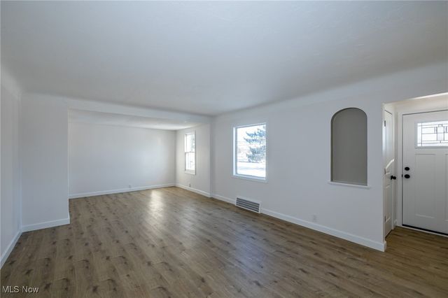 12274 Ridge Rd, North Royalton, OH 44133