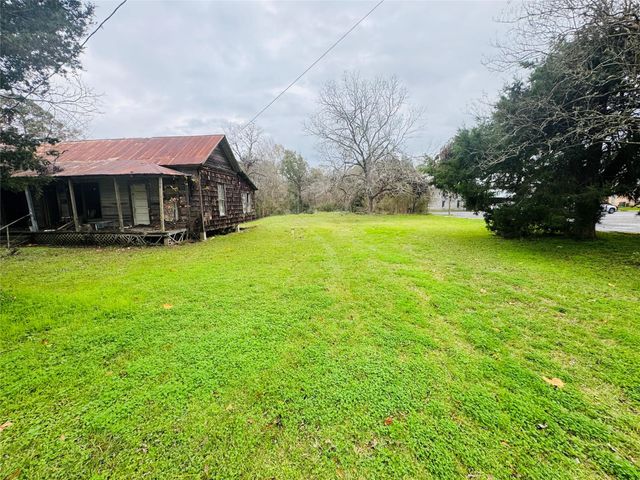 401 S Fm 356, Onalaska, TX 77360