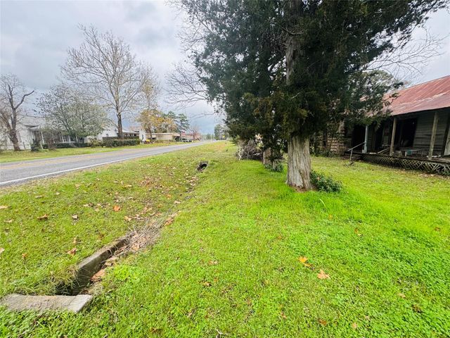 401 S Fm 356, Onalaska, TX 77360