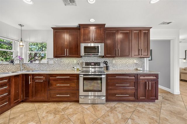 339 Baycliff Dr, Corpus Christi, TX 78412