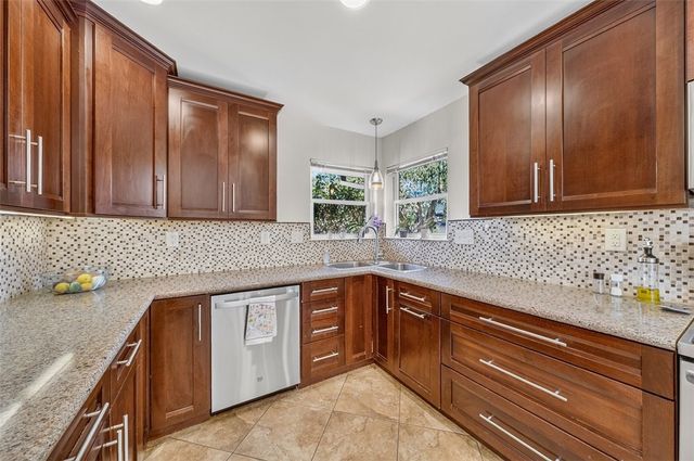 339 Baycliff Dr, Corpus Christi, TX 78412