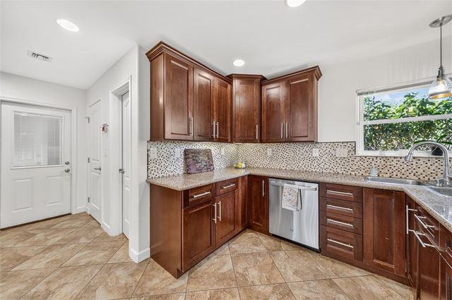 339 Baycliff Dr, Corpus Christi, TX 78412