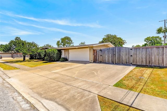 339 Baycliff Dr, Corpus Christi, TX 78412